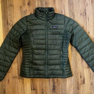 Patagonia Women’s Forest Green Down Sweater Coat